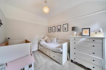 Cassiobridge Road - Bed 2a.jpg