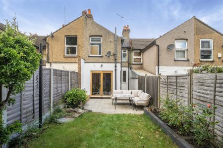 Cassiobridge Road - Rear.jpg
