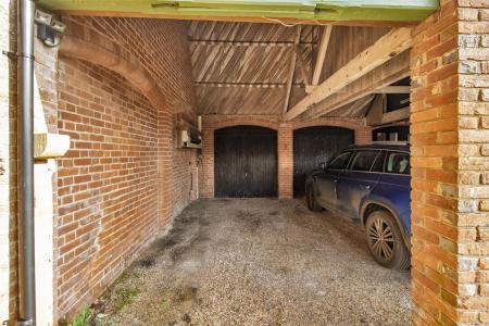 Garage & Covered Parking