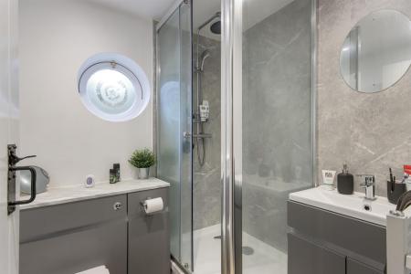 Annexe Shower Room