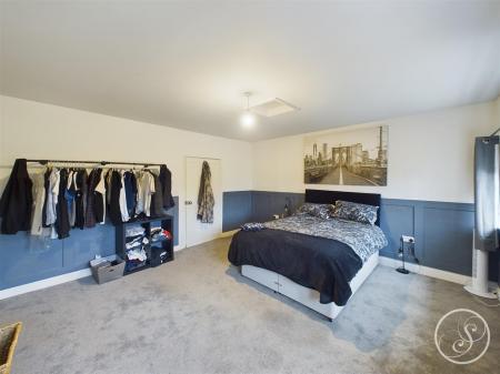15 The avenue bedroom.jpeg