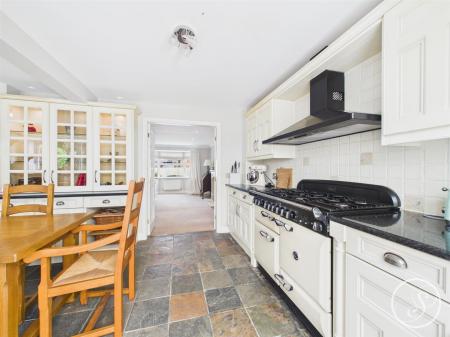 Kitchen/Diner to Lounge