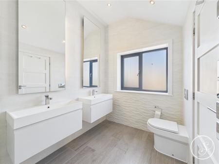 En-suite 1