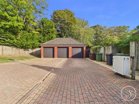 Garage (Right Hand Side)