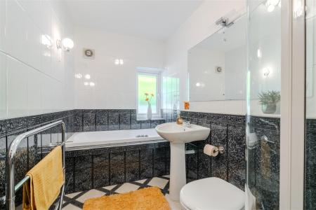Bathroom2.jpg