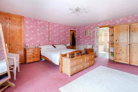 Bedroom4-2.jpg