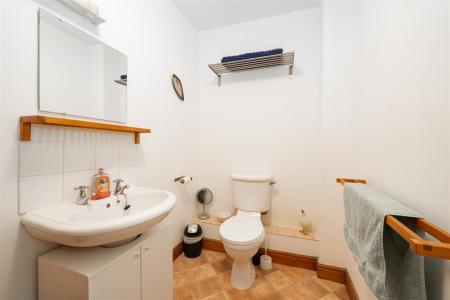Bathroom 1.jpg