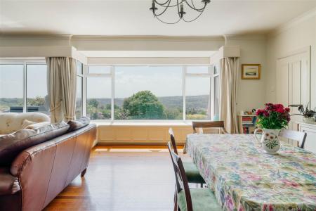 Living Room-6.jpg
