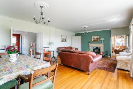 Living Room-5.jpg