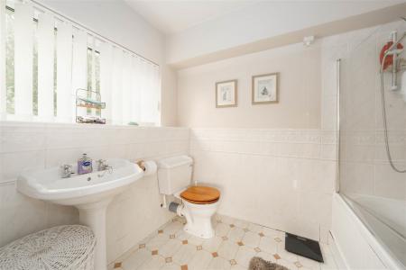 Main Bedroom-6.jpg
