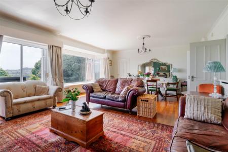 Living Room-2.jpg
