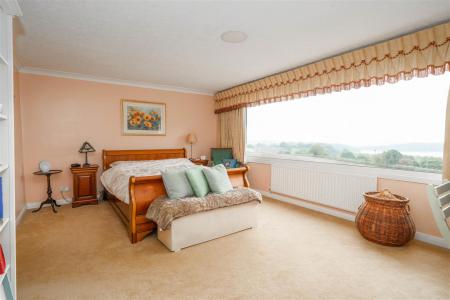Main Bedroom-3.jpg