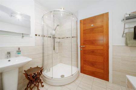 Bathroom-3.jpg