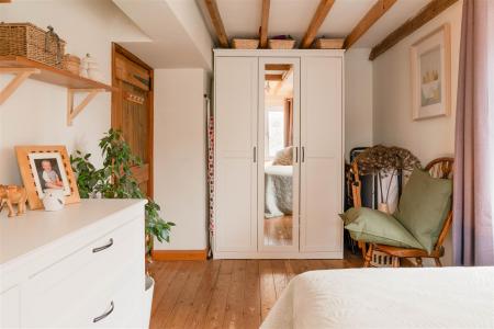 Bedroom4-3.jpg