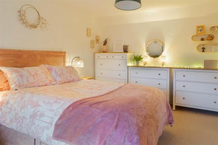 Bedroom2-6.jpg
