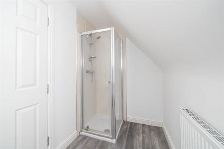 Landing Bathroom.jpg