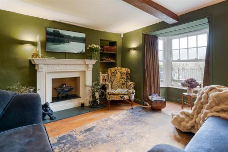 Living Room-2.jpg