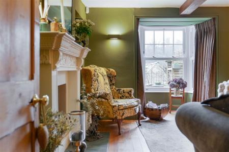 Living Room-8.jpg