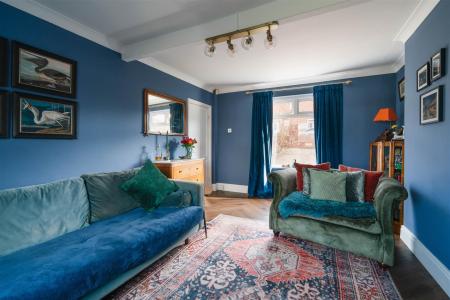 Living Room-5.jpg