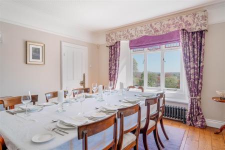 Dining Room-3.jpg