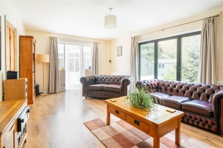 Living Room-2.jpg