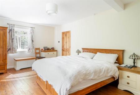 Bedroom1-3.jpg