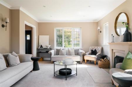 Living Room-6.jpg