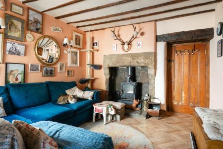 Living Room-2.jpg