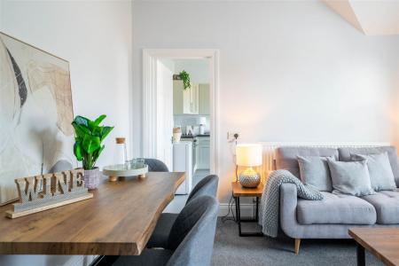 Living Room-2.jpg