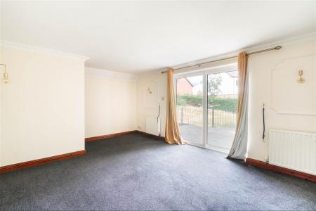 Living Room]-3.jpg
