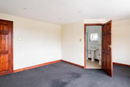 Bedroom1-3.jpg