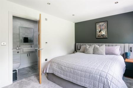 Bedroom4-2.jpg