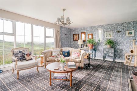 Living Room-6.jpg