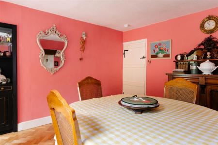 Dining Room-4.jpg