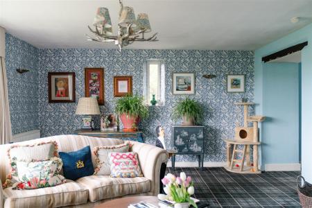 Living Room-8.jpg