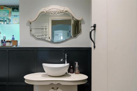 Bathroom-3.jpg