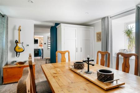 Dining Room-3.jpg