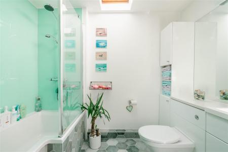 Bathroom1.jpg