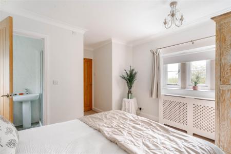 Bedroom4-3.jpg