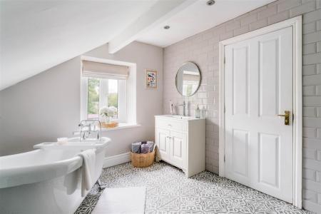 Bathroom1.jpg