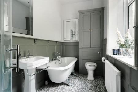 Bathroom2.jpg