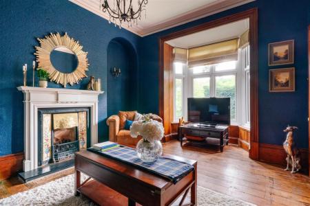Living Room-2.jpg