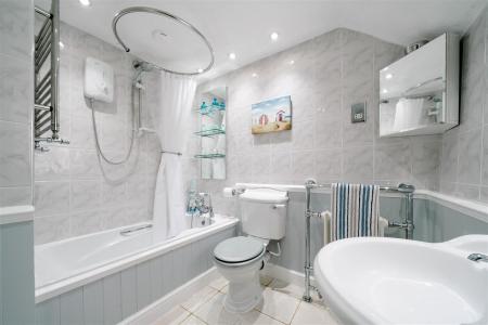 Bathroom.jpg