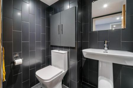 Bathroom3.jpg