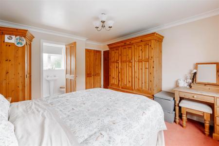 Bedroom1-3.jpg