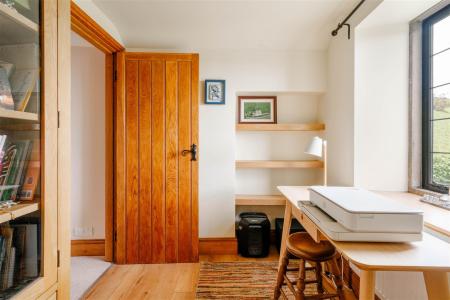 Bedroom2-2.jpg
