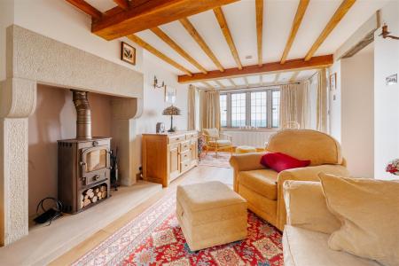 Living Room-2.jpg