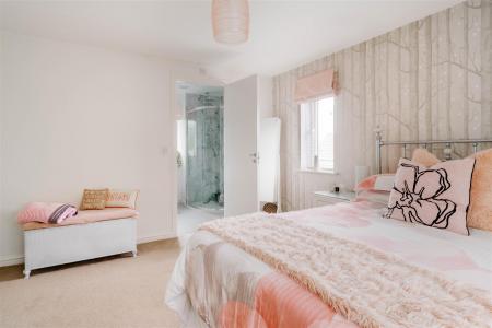 Bedroom4-4.jpg
