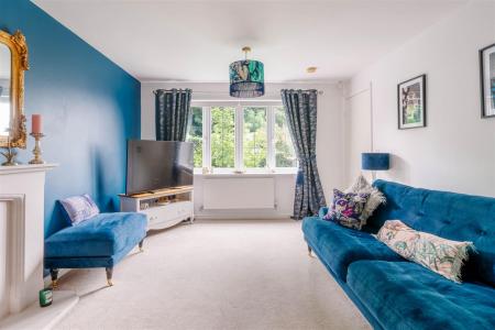 Living Room-4.jpg