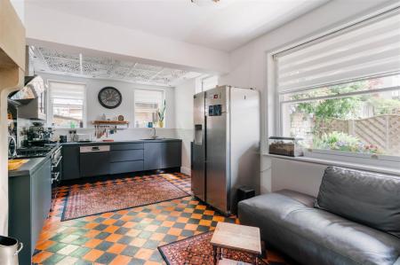 Kitchen-5.jpg